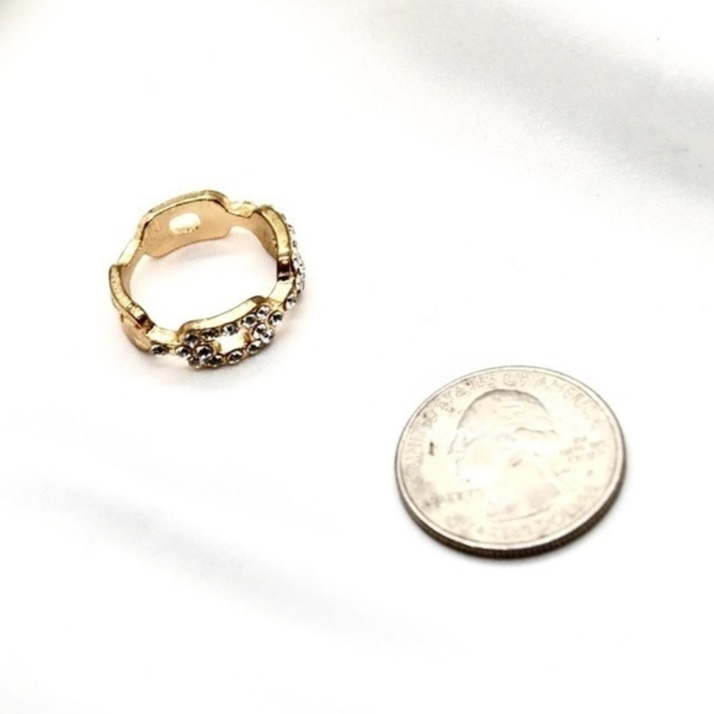 Rhinestone Chain Ring - Picture 3 of 4